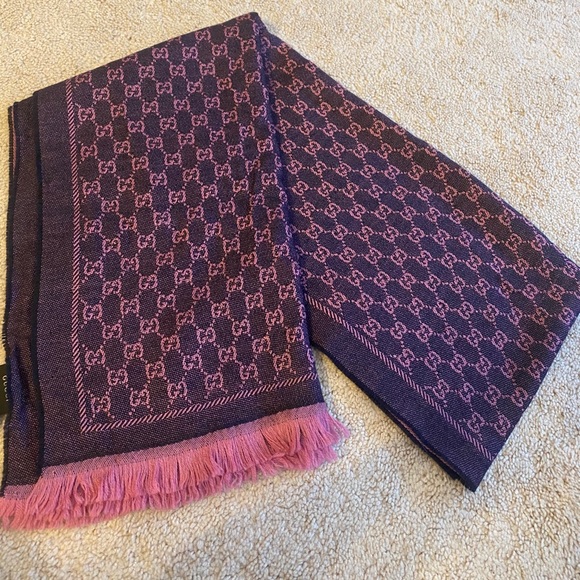Gucci Reversible Scarf - Picture 1 of 11